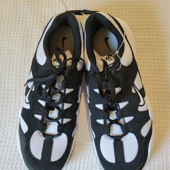 Nike Men's Black and White Athletic Shoes - Picture 2 of 8